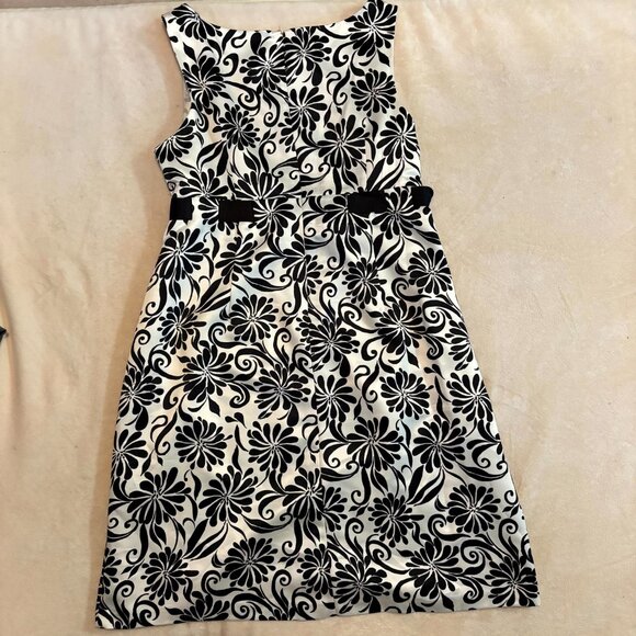 Jessica Howard Woman 20 Black & White Floral Satin Fit & Flare Dress - Picture 5 of 5